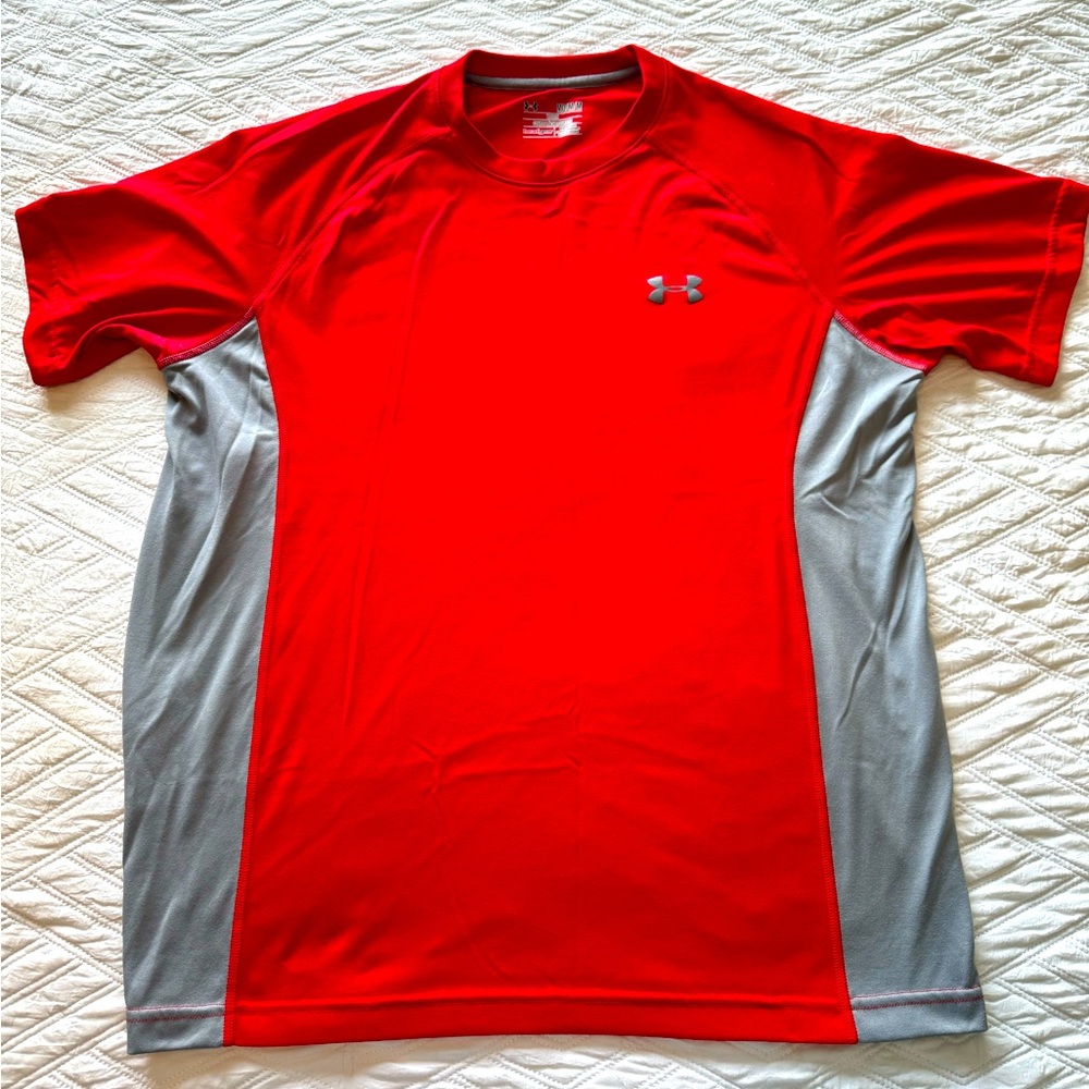 Under Armor HeatGear Shirt - Size Medium
